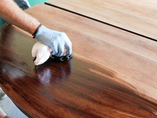 Come pulire il legno: togliere i graffi